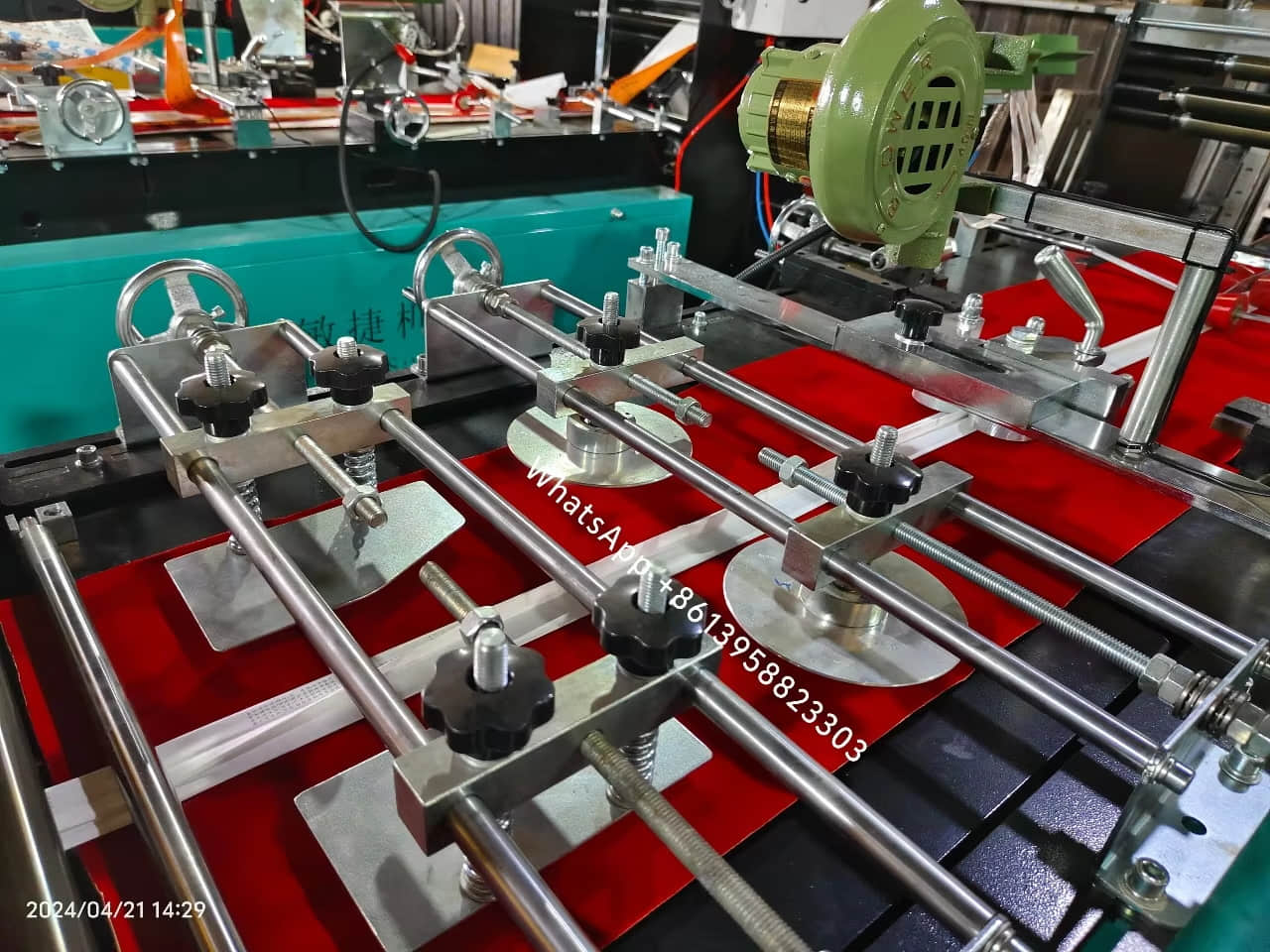 식품 포장 백, 커피 백 등을 라미네이션 방식으로 제조하는 중앙 밀봉 파우치 백 제조기 MJ-350-B