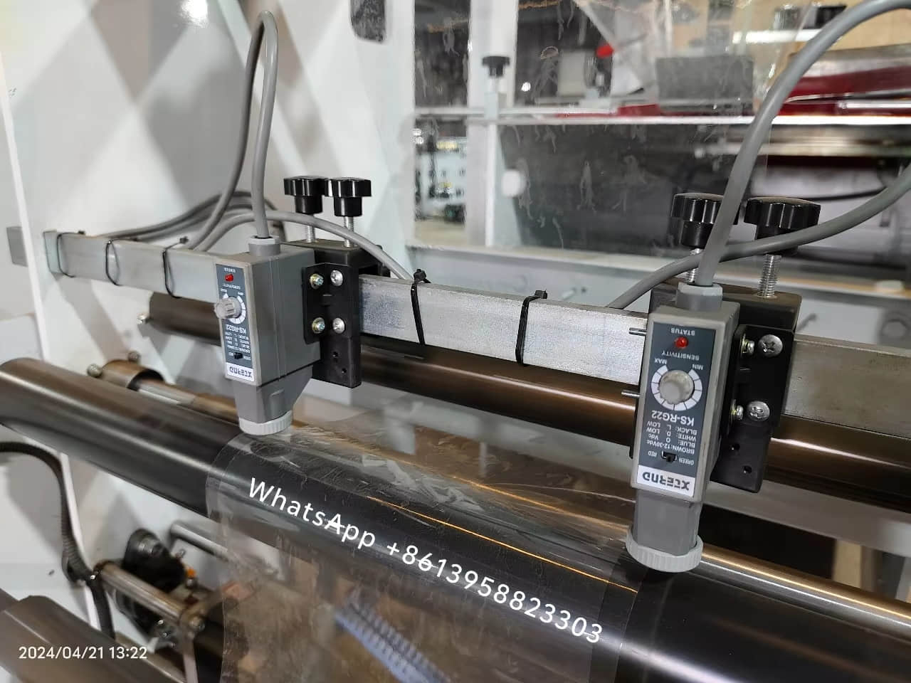 PVC 및 PET 수축 필름용 접착 라벨 슬리브 봉제기