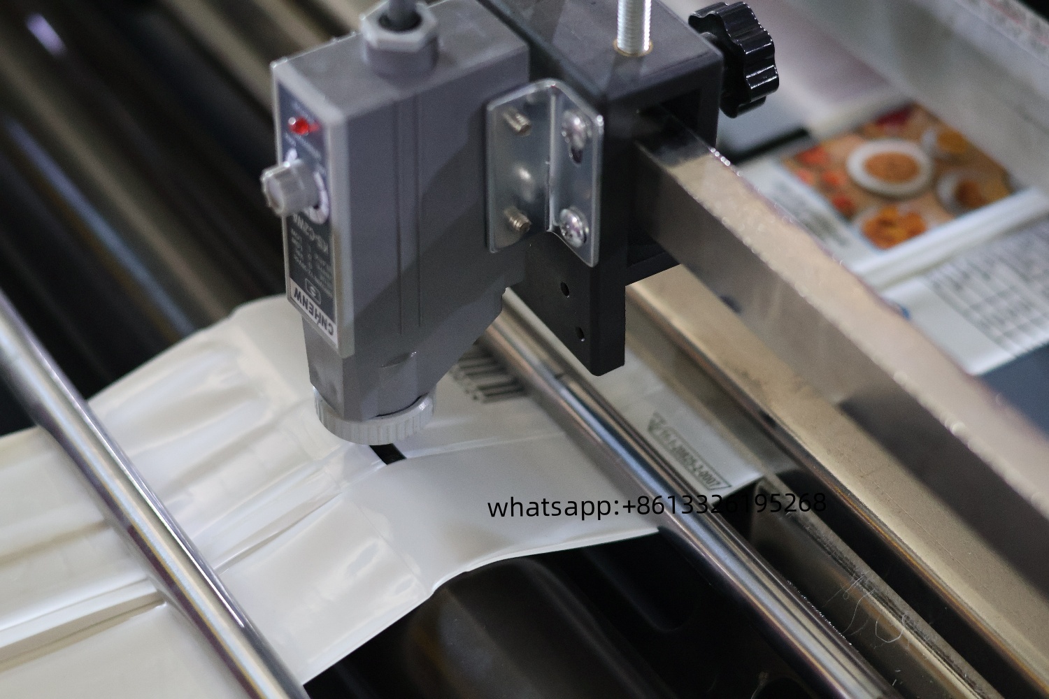 랩씰 센터씰 파우치 제조기 - 서보 구동 방식의 고속 솔루션