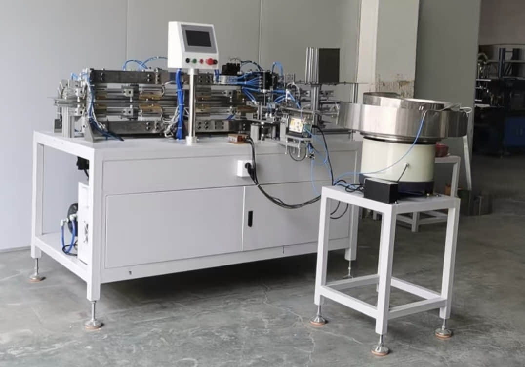 스탠드업 파우치 및 스파우트 패키지용 자동 스파우트 삽입 및 밀봉 용접기