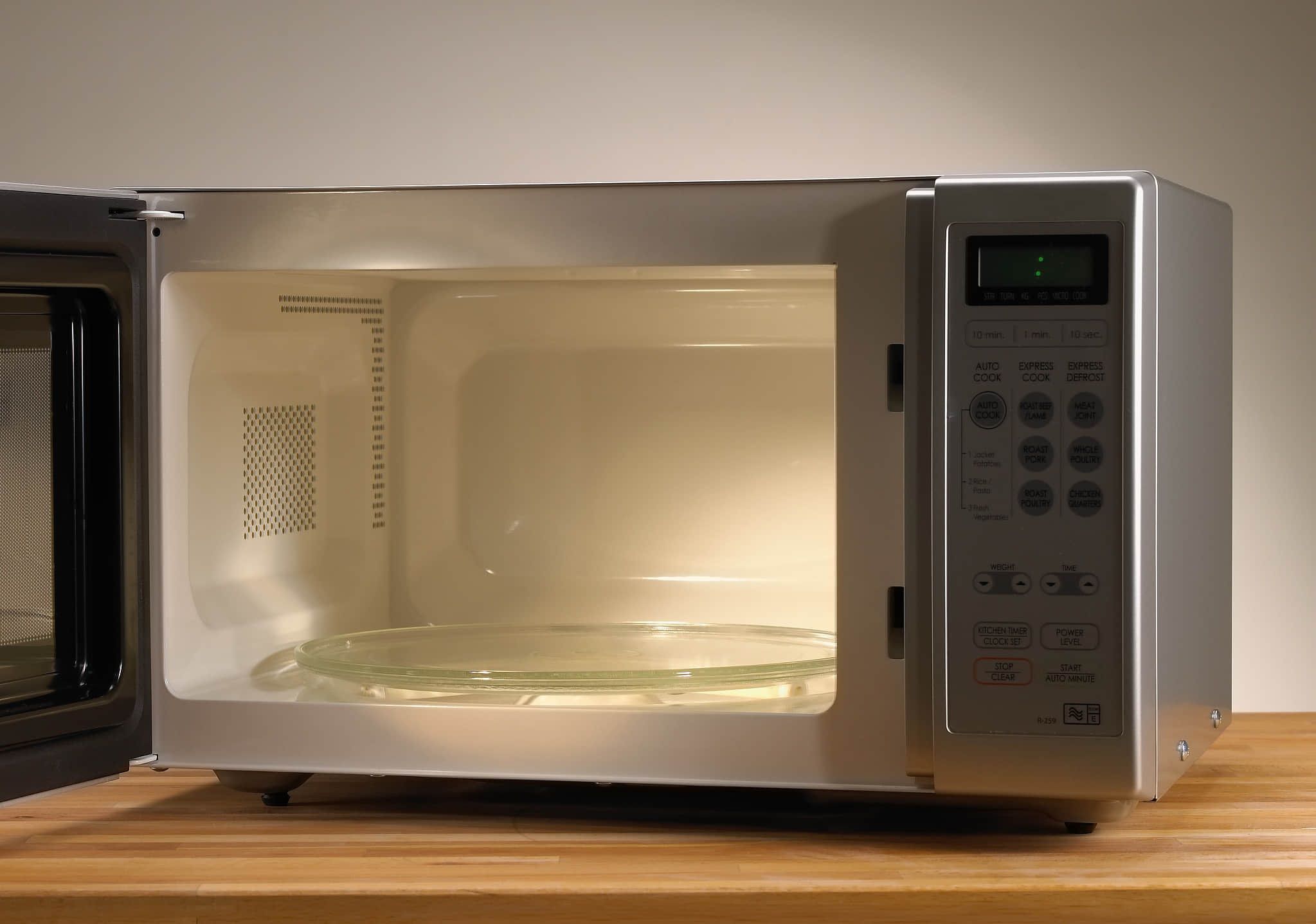 전자레인지에 넣을 수 있는 종이 식품 용기를 알려드릴게요.