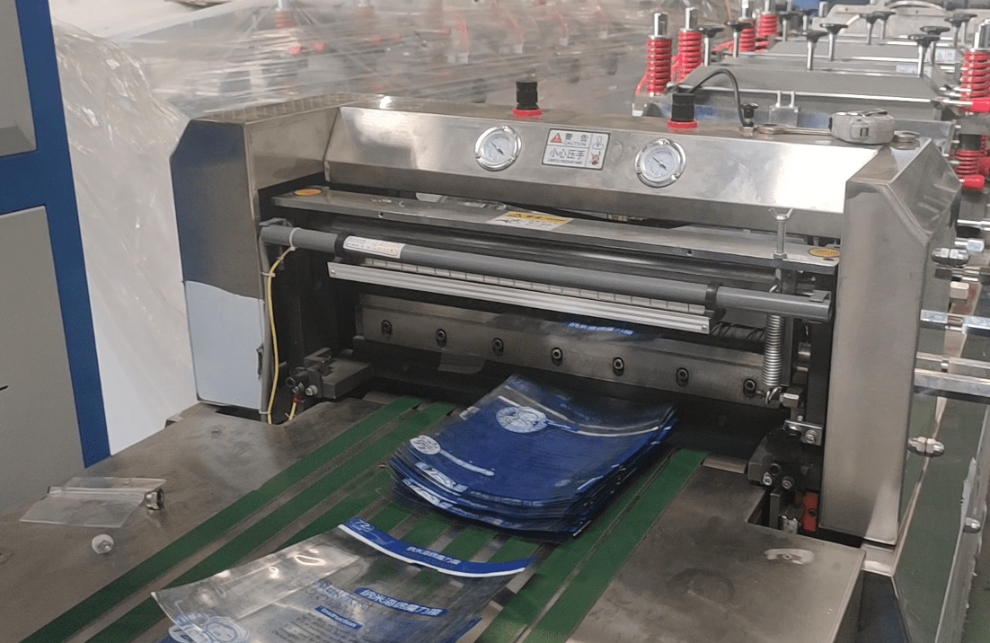 고속 고품질 4면 밀봉 파우치 제조기 고속 고품질 4면 밀봉 파우치 제조기