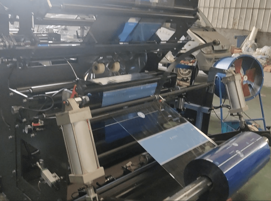 고속 고품질 4면 밀봉 파우치 제조기 고속 고품질 4면 밀봉 파우치 제조기